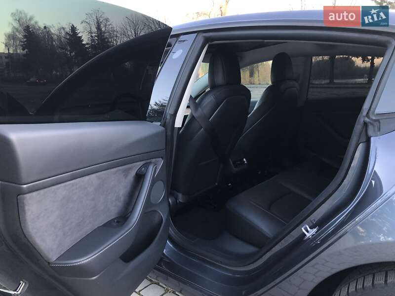 Седан Tesla Model 3 2022 в Луцке