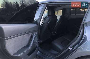 Седан Tesla Model 3 2022 в 