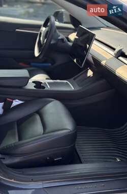 Седан Tesla Model 3 2022 в 