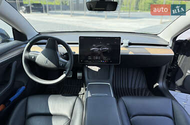 Седан Tesla Model 3 2022 в 