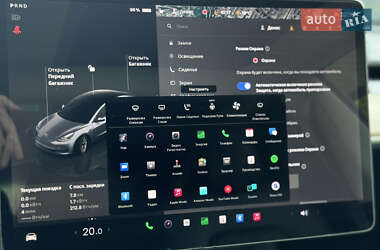 Седан Tesla Model 3 2022 в 