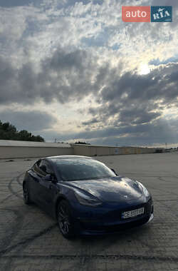 Седан Tesla Model 3 2021 в Чернівцях