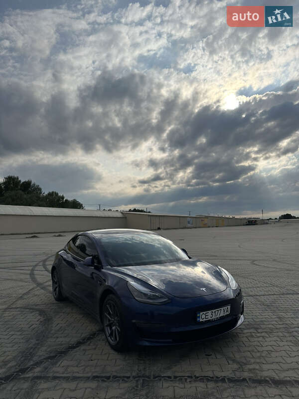 Седан Tesla Model 3 2021 в 