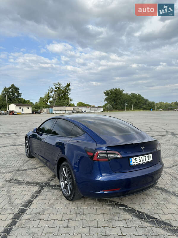 Седан Tesla Model 3 2021 в Черновцах
