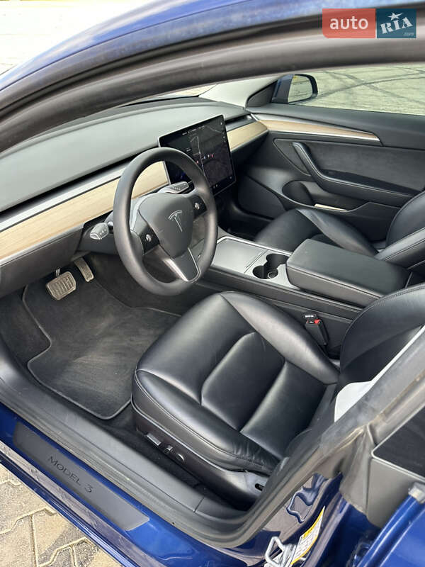 Седан Tesla Model 3 2021 в Черновцах