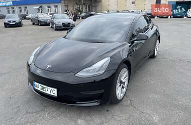 Седан Tesla Model 3 2023 в 