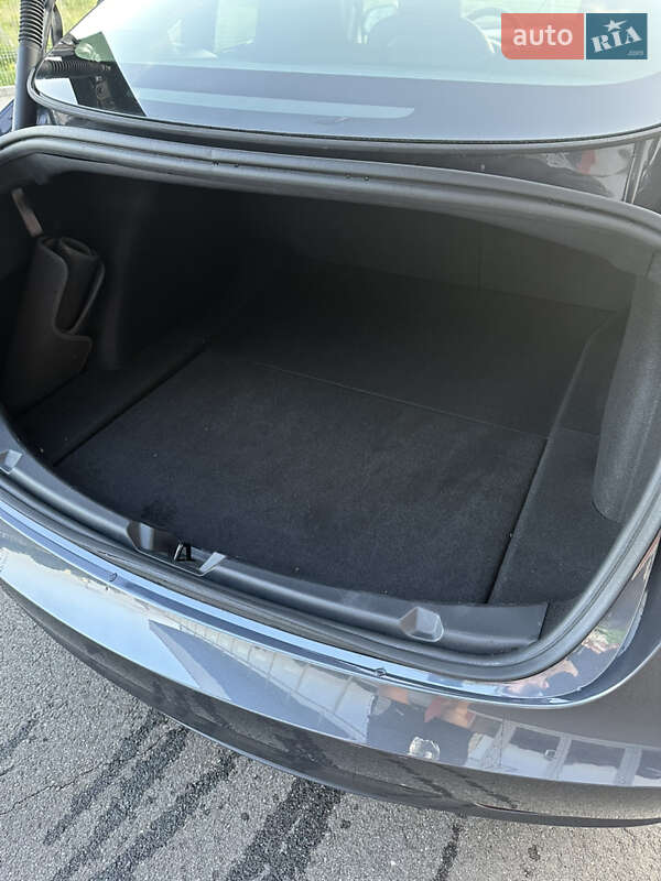 Седан Tesla Model 3 2023 в Днепре