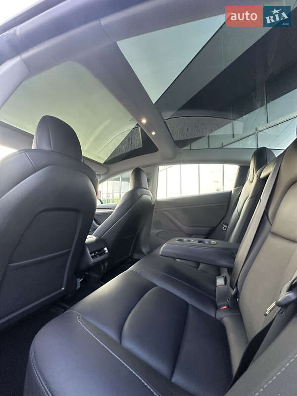 Седан Tesla Model 3 2023 в Днепре
