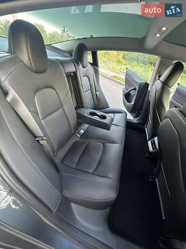 Седан Tesla Model 3 2023 в Днепре