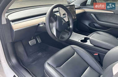 Седан Tesla Model 3 2021 в 