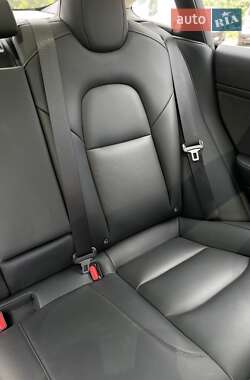 Седан Tesla Model 3 2021 в 
