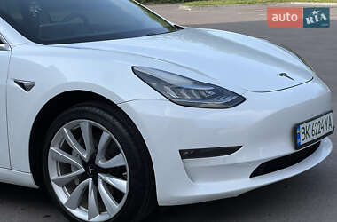 Седан Tesla Model 3 2019 в 