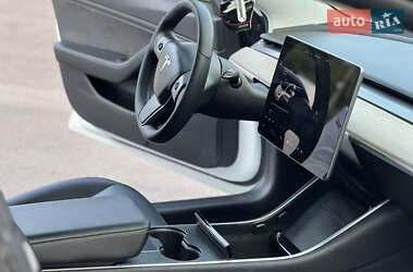 Седан Tesla Model 3 2019 в 