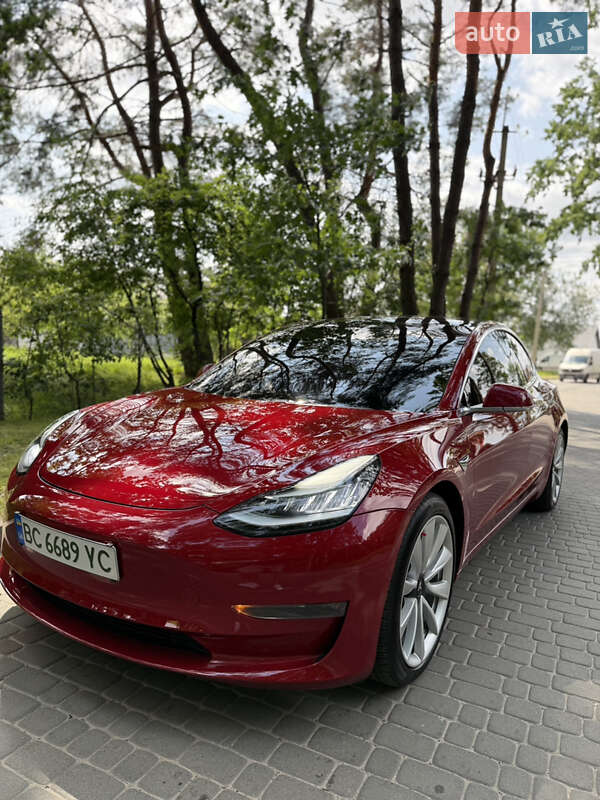 Седан Tesla Model 3 2018 в Львове