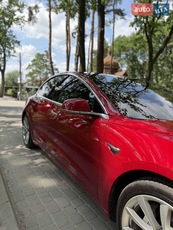 Седан Tesla Model 3 2018 в Львове