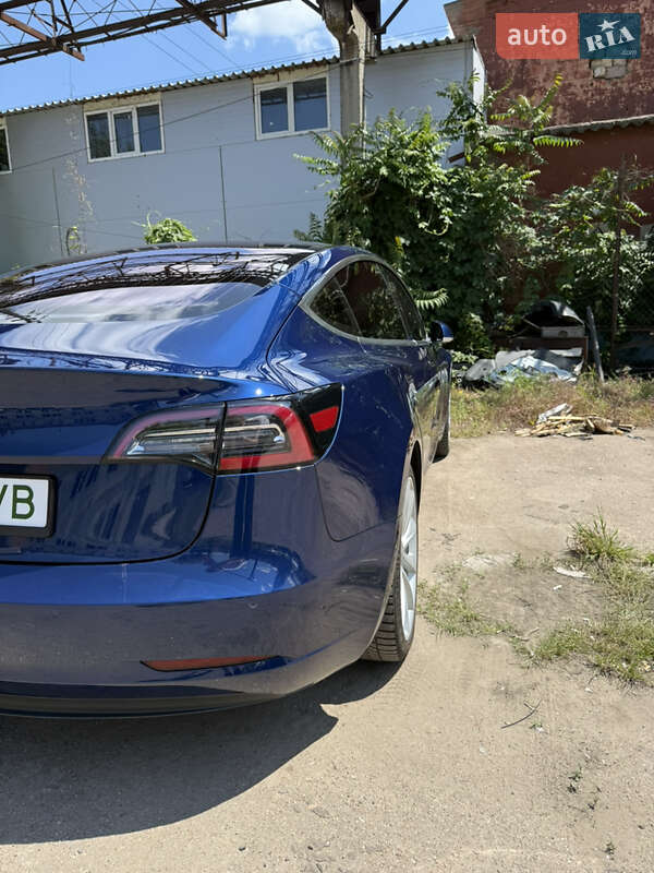 Седан Tesla Model 3 2018 в Одесі