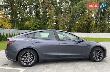 Седан Tesla Model 3 2022 в 