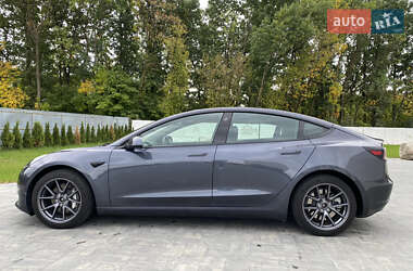 Седан Tesla Model 3 2022 в 