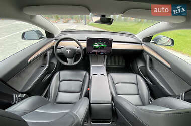 Седан Tesla Model 3 2022 в 