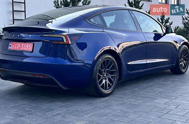 Седан Tesla Model 3 2024 в 