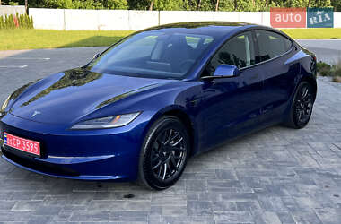 Седан Tesla Model 3 2024 в 