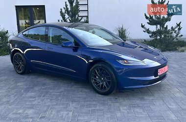 Седан Tesla Model 3 2024 в 