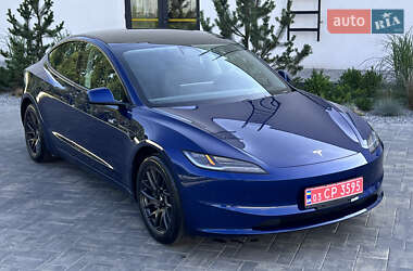 Седан Tesla Model 3 2024 в 