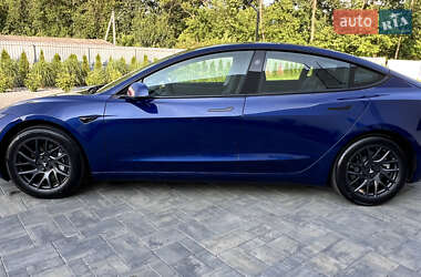 Седан Tesla Model 3 2024 в 