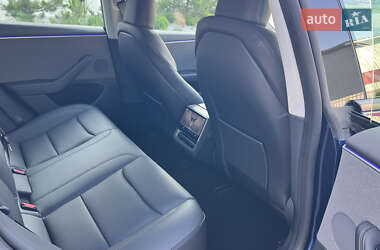 Седан Tesla Model 3 2024 в 