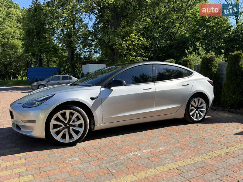 Седан Tesla Model 3 2018 в Львові