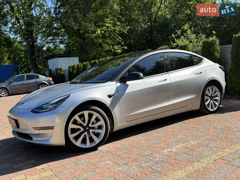 Седан Tesla Model 3 2018 в Львові