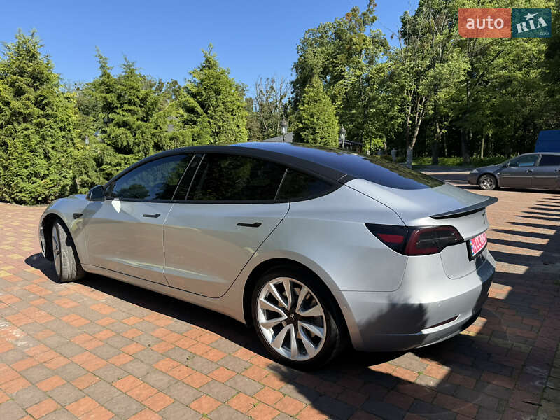 Седан Tesla Model 3 2018 в Львові