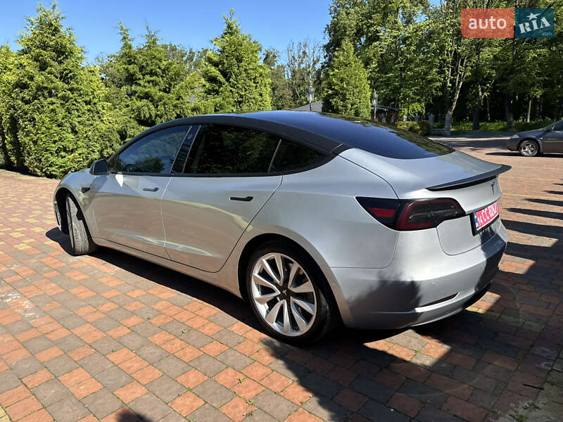Седан Tesla Model 3 2018 в Львові