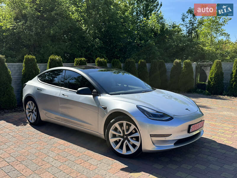 Седан Tesla Model 3 2018 в Львові