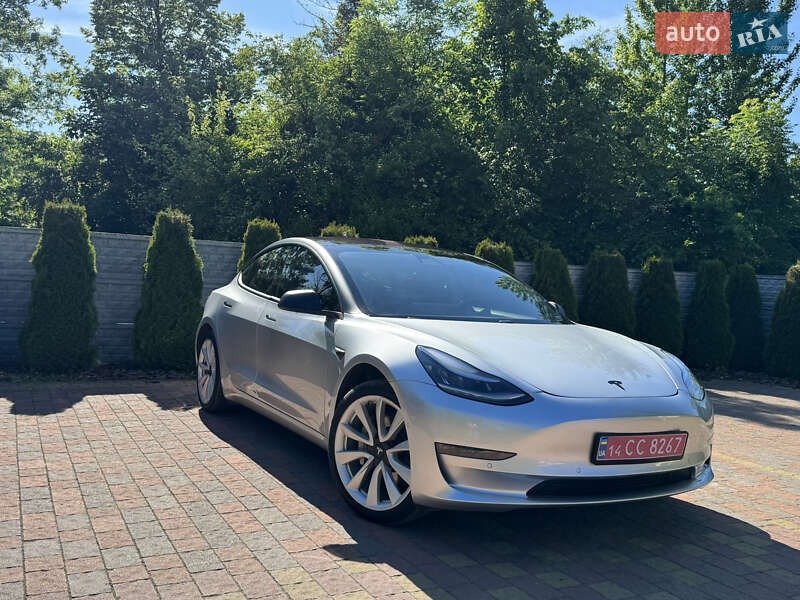 Седан Tesla Model 3 2018 в Львові