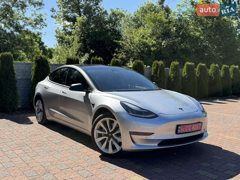 Седан Tesla Model 3 2018 в Львові