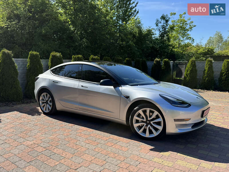 Седан Tesla Model 3 2018 в Львові