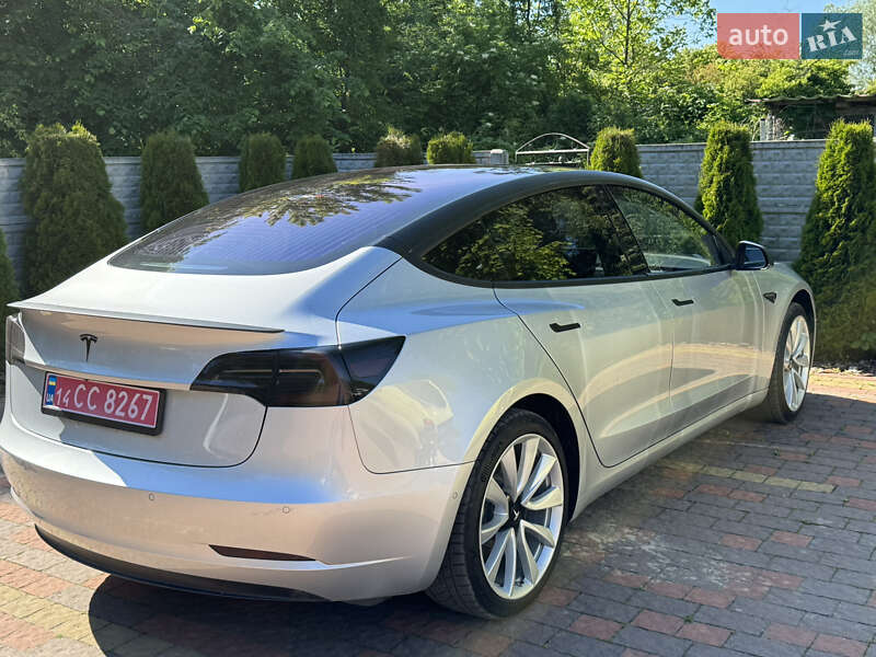 Седан Tesla Model 3 2018 в Львові
