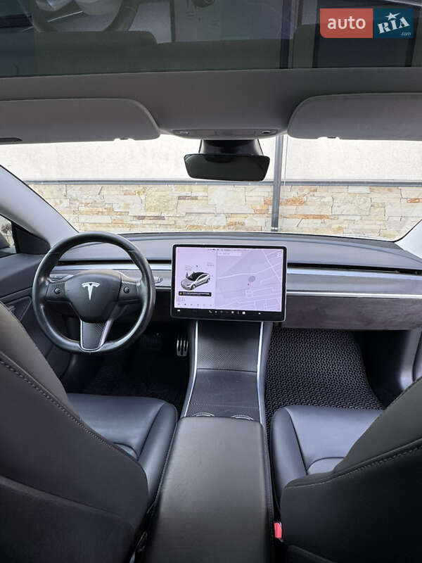Седан Tesla Model 3 2018 в Львові