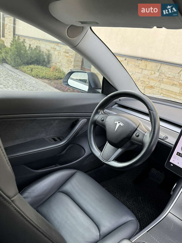 Седан Tesla Model 3 2018 в Львові