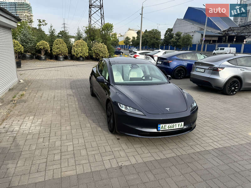 Tesla Model 3 2024