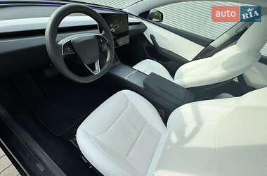 Седан Tesla Model 3 2024 в 