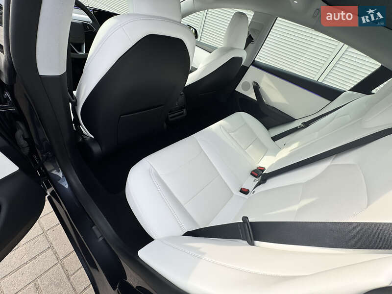 Седан Tesla Model 3 2024 в Днепре