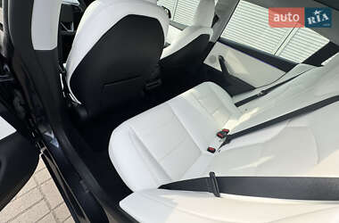 Седан Tesla Model 3 2024 в 