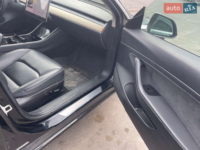 Седан Tesla Model 3 2019 в 