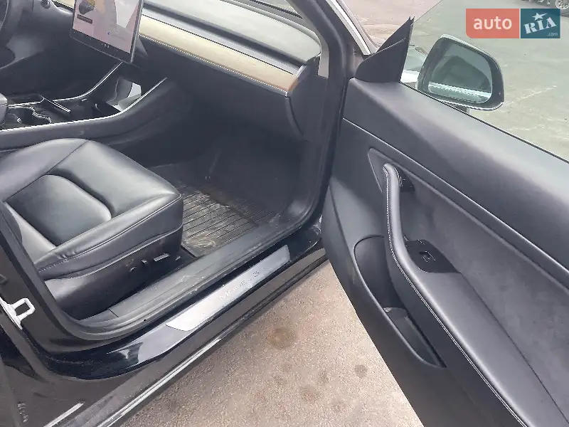 Седан Tesla Model 3 2019 в 