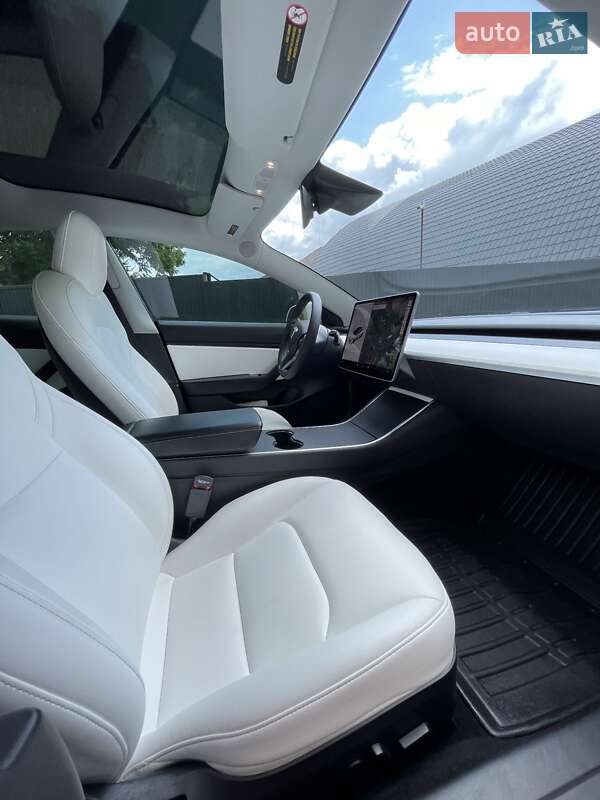 Седан Tesla Model 3 2019 в Сквире