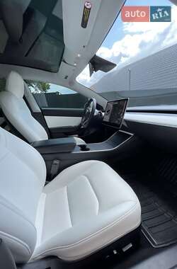Седан Tesla Model 3 2019 в 