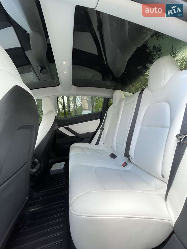 Седан Tesla Model 3 2019 в Сквире