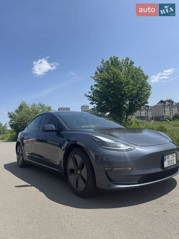 Седан Tesla Model 3 2022 в Киеве